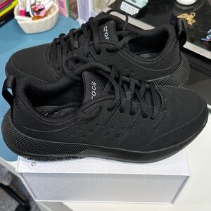 CROCS Black Women's Sneakers slip resistant